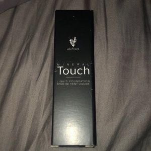 Younique liquid touch foundation in chiffon